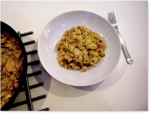 Arroz con pollo, puerro y champiñones